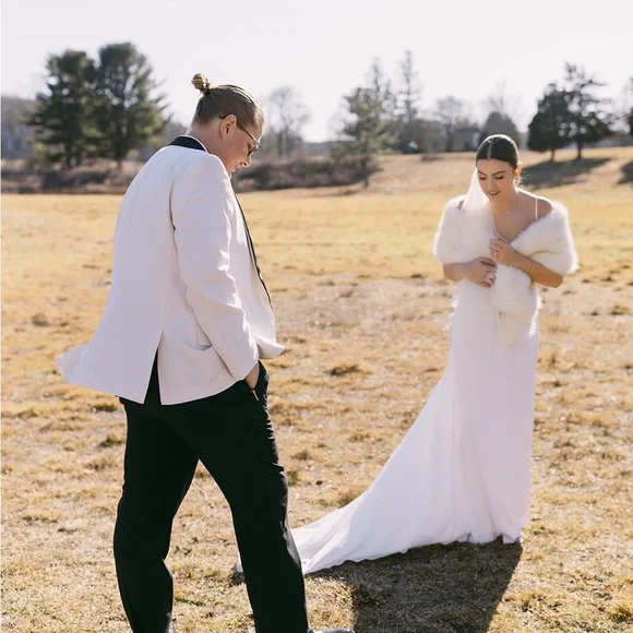 Faux Fur Bridal Shawl - Small Ivory with black tips - Picture 9 of 10